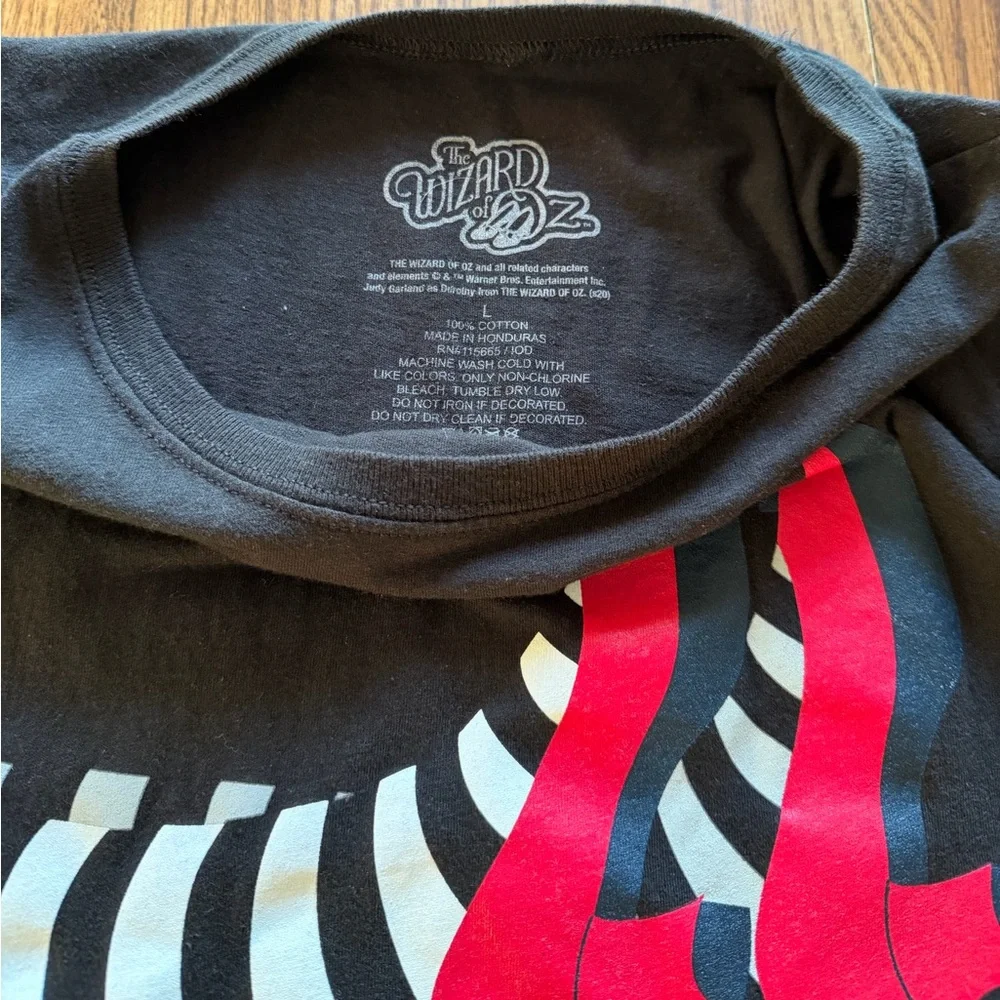 The wizard of Oz “shoes to die for” tshirt youth large - Picture 2 of 4